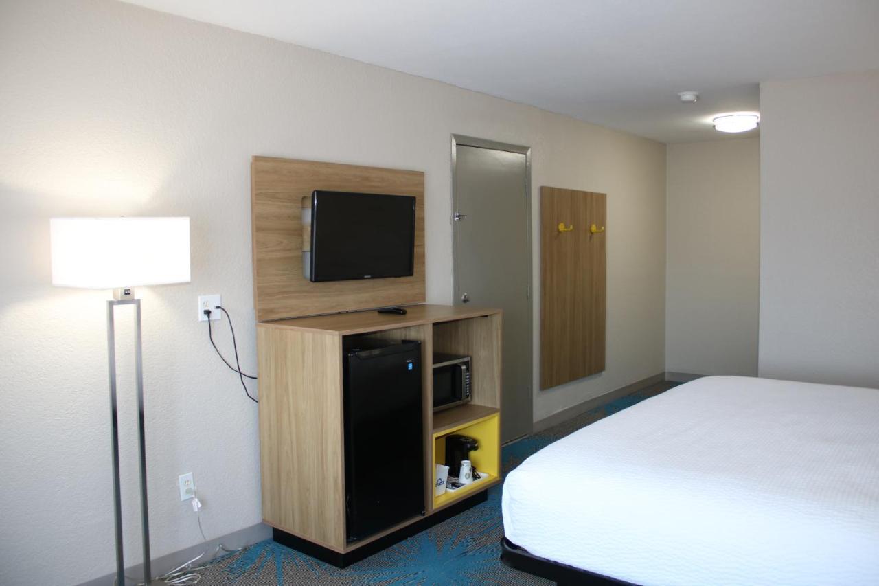 Days Inn By Wyndham Waco University Area Exteriör bild