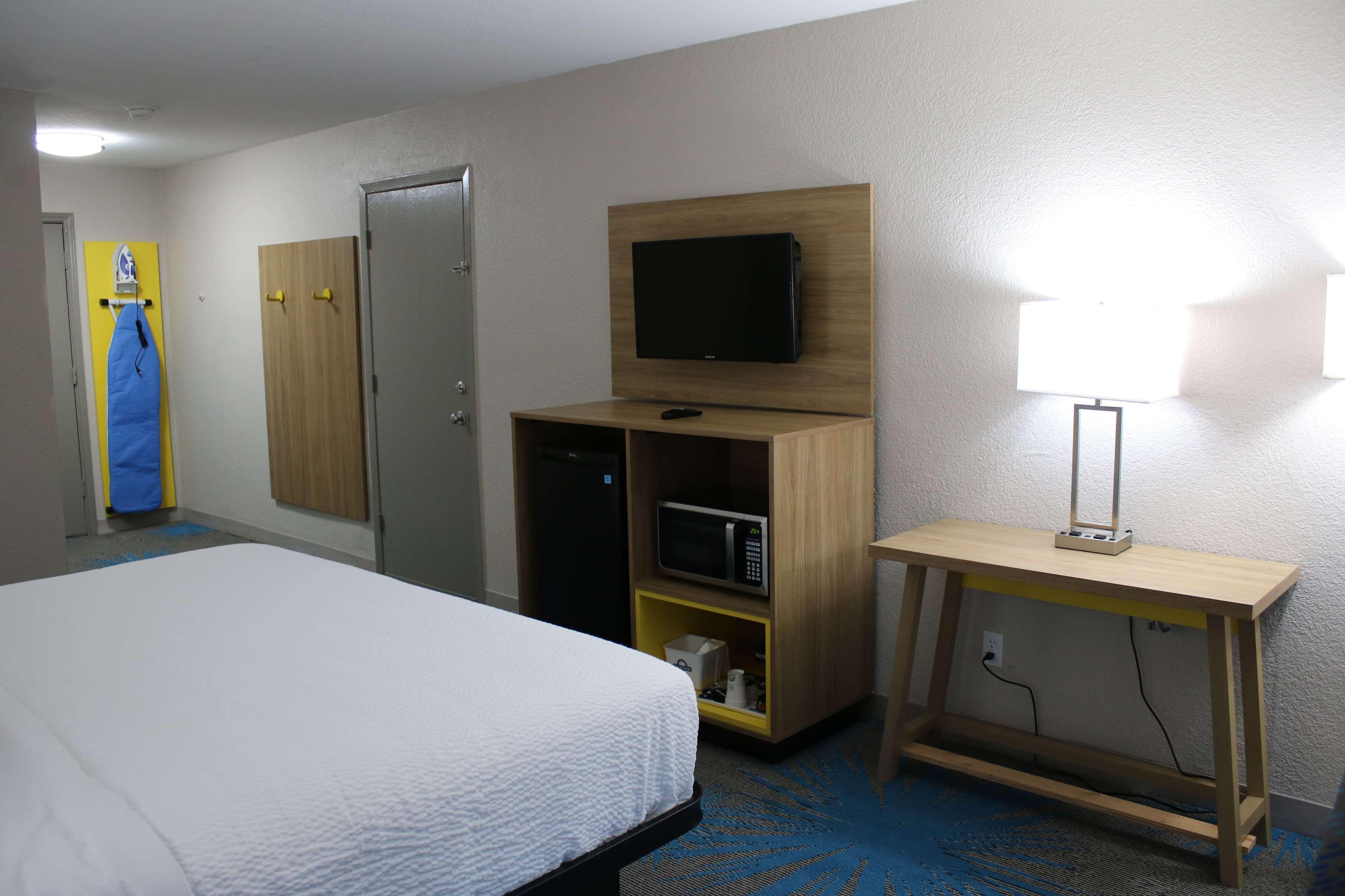 Days Inn By Wyndham Waco University Area Exteriör bild