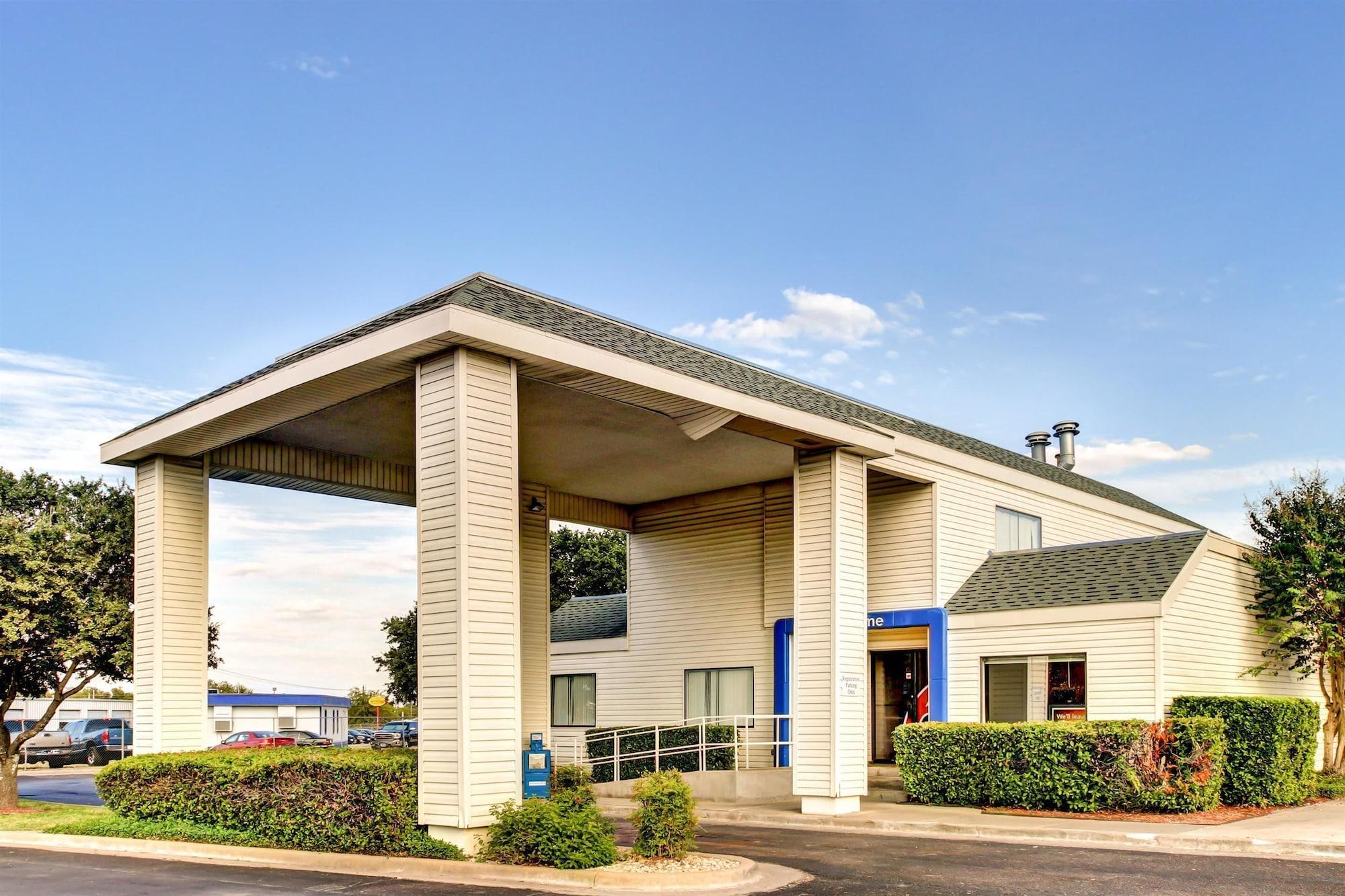 Days Inn By Wyndham Waco University Area Exteriör bild