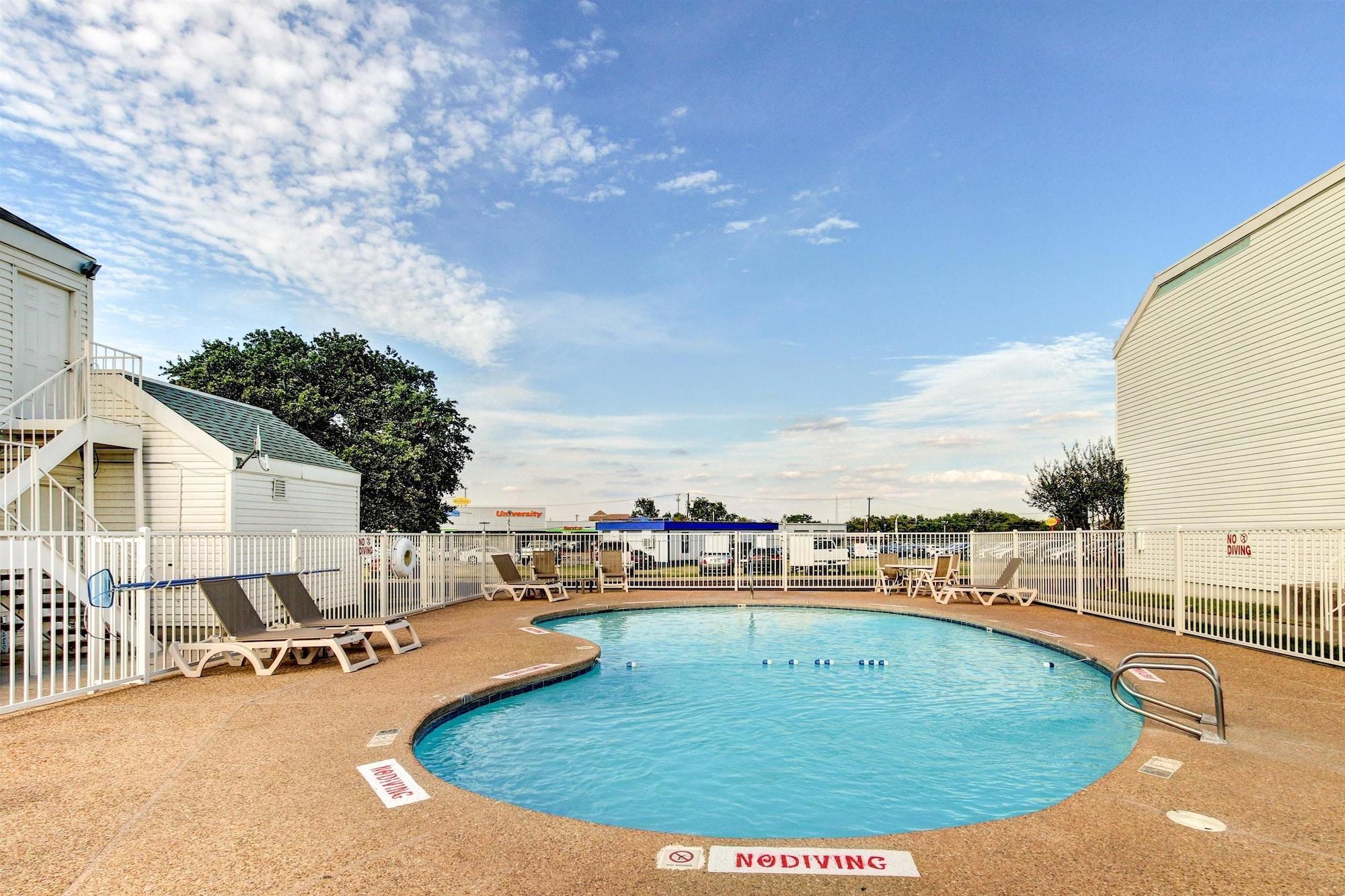 Days Inn By Wyndham Waco University Area Exteriör bild