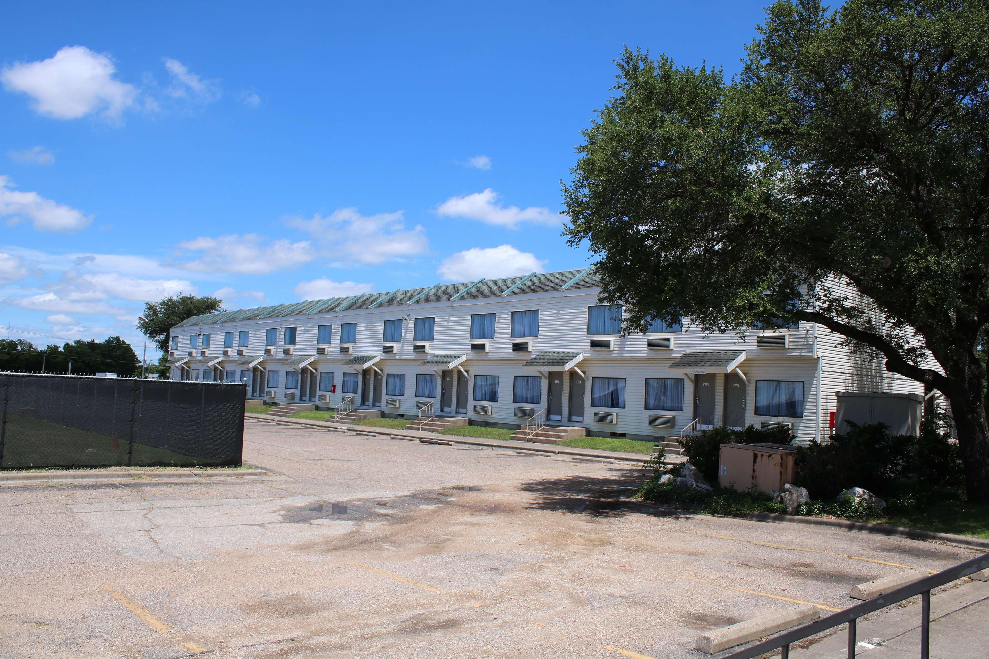 Days Inn By Wyndham Waco University Area Exteriör bild