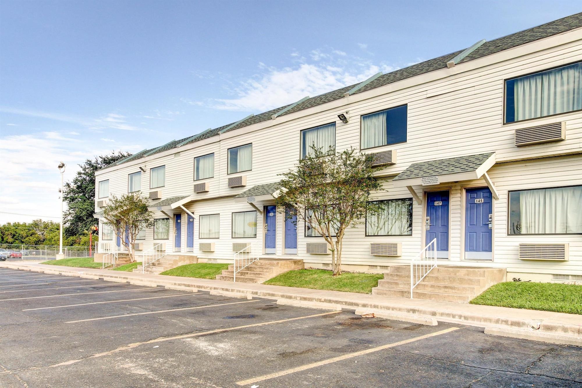 Days Inn By Wyndham Waco University Area Exteriör bild