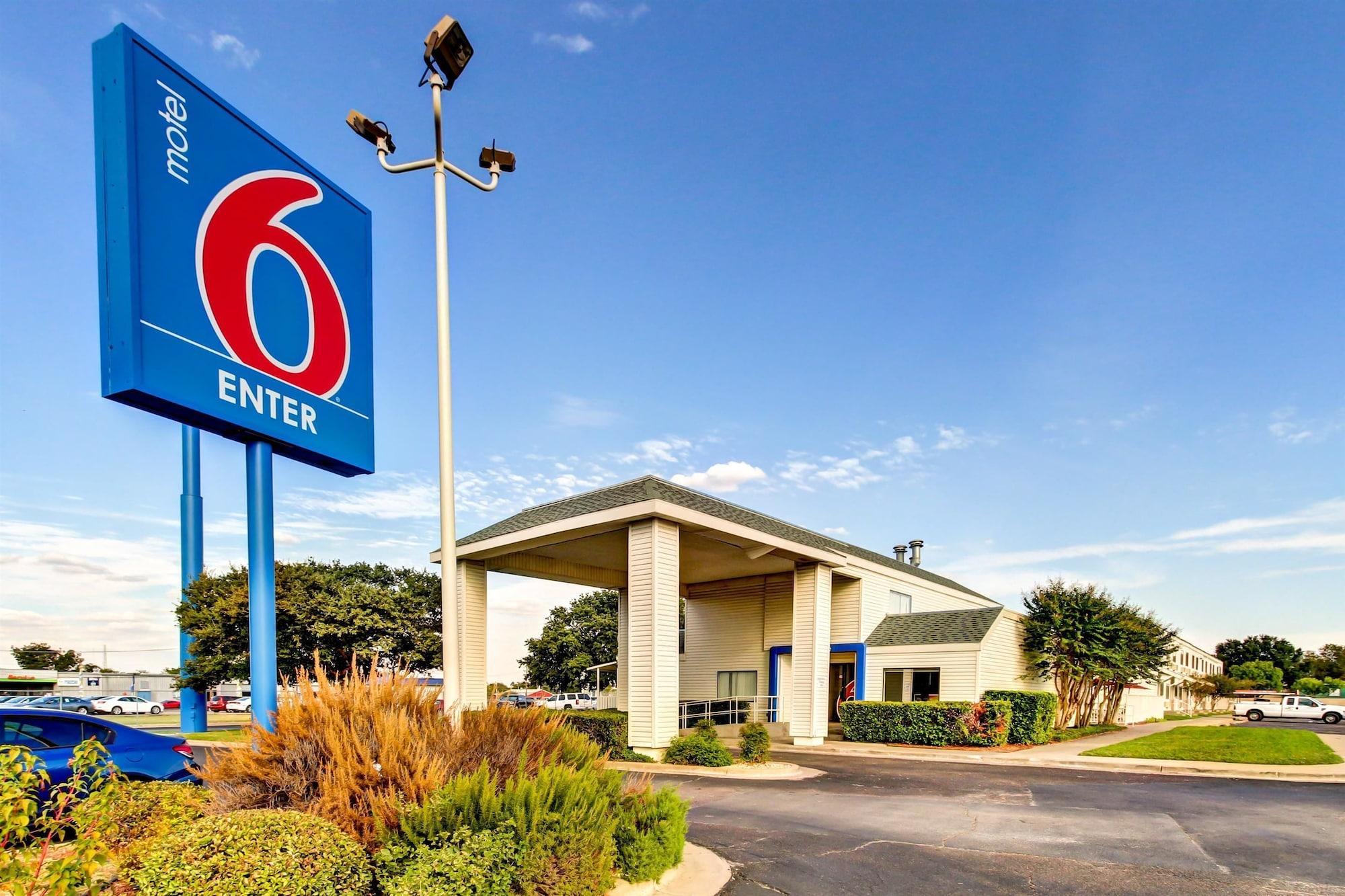 Days Inn By Wyndham Waco University Area Exteriör bild