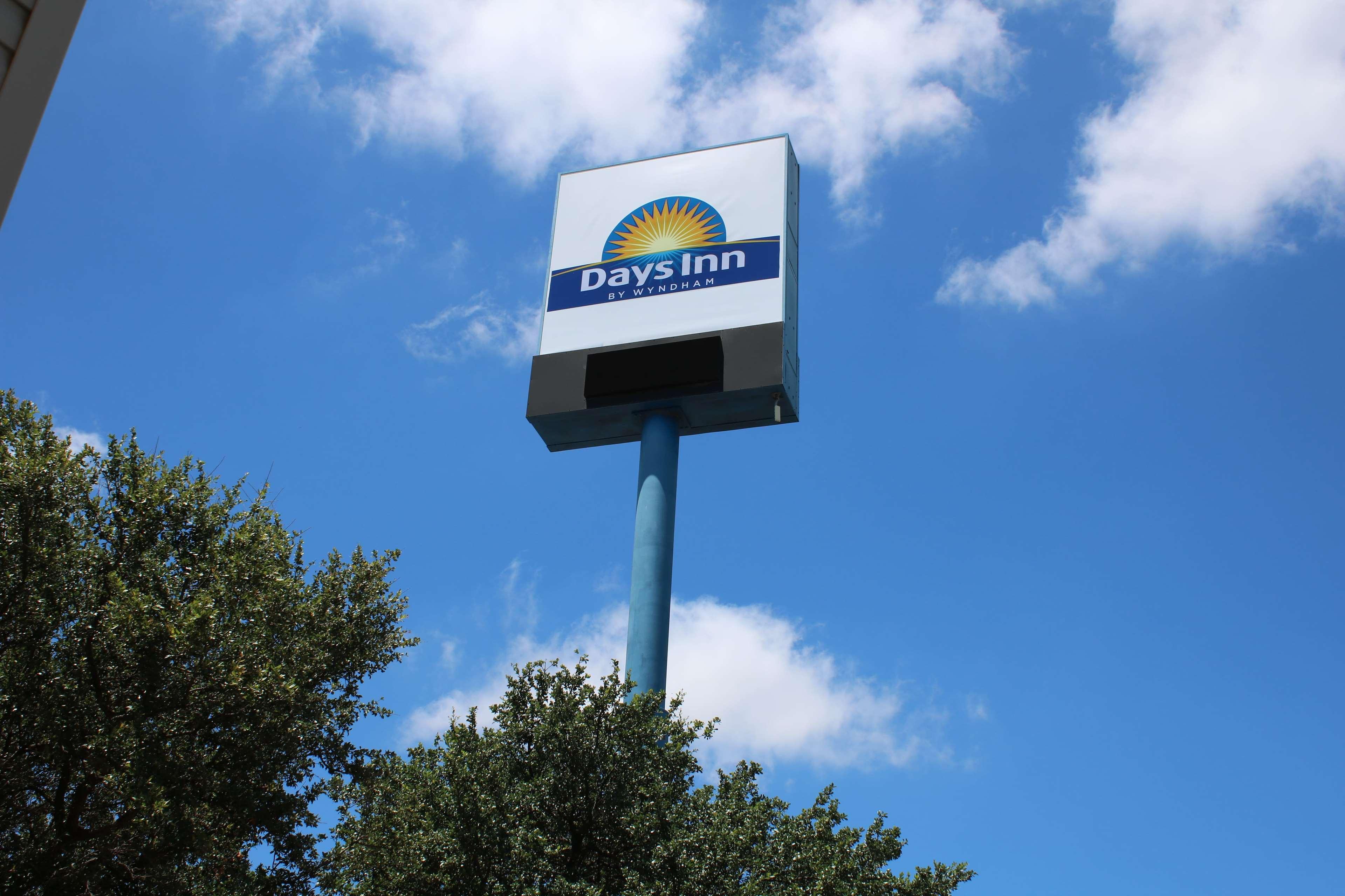 Days Inn By Wyndham Waco University Area Exteriör bild