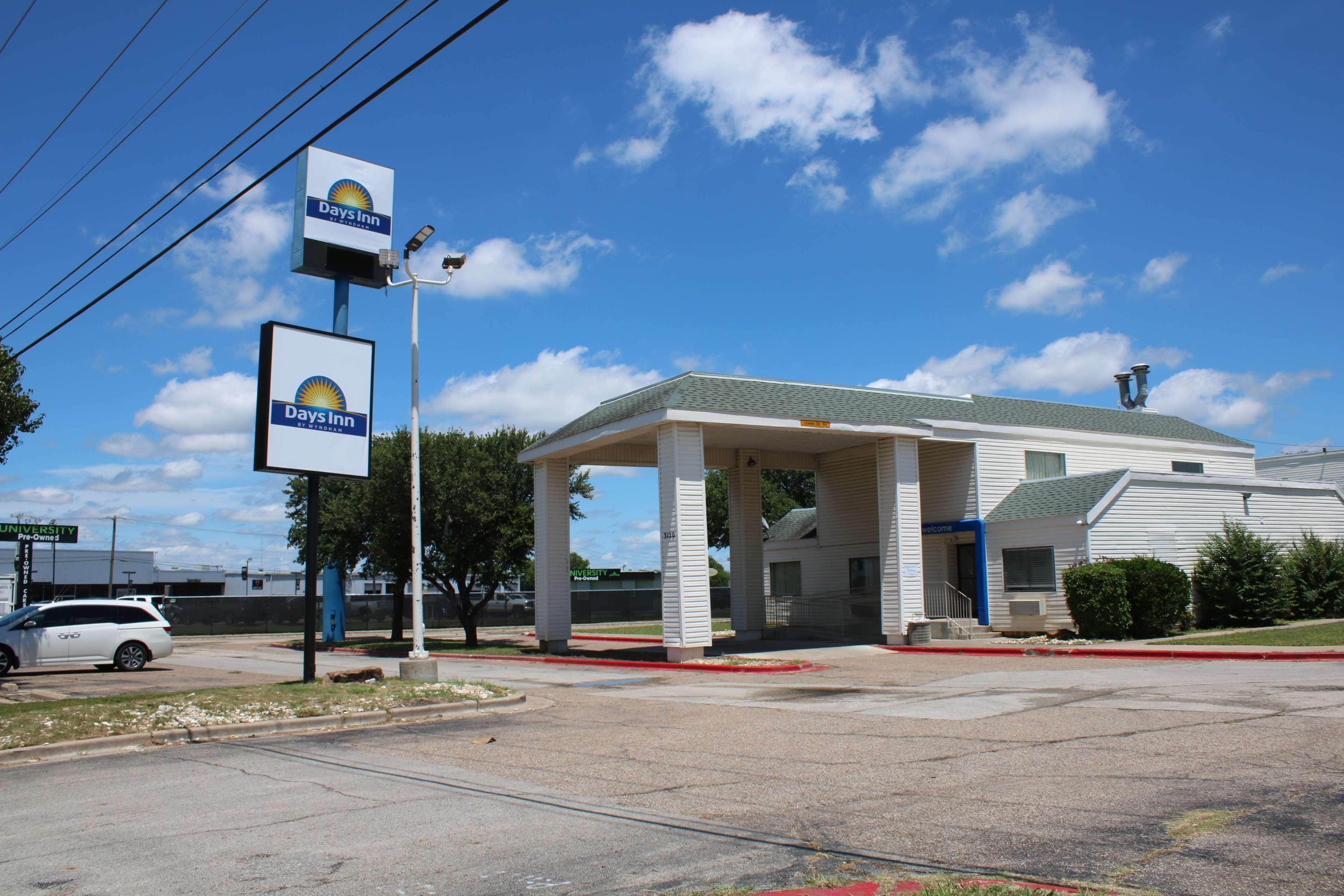 Days Inn By Wyndham Waco University Area Exteriör bild
