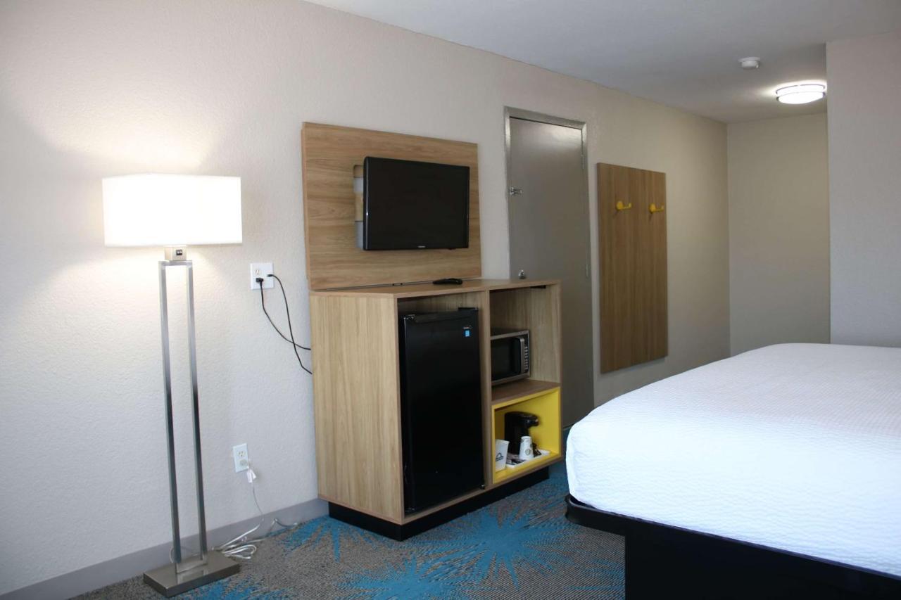 Days Inn By Wyndham Waco University Area Exteriör bild